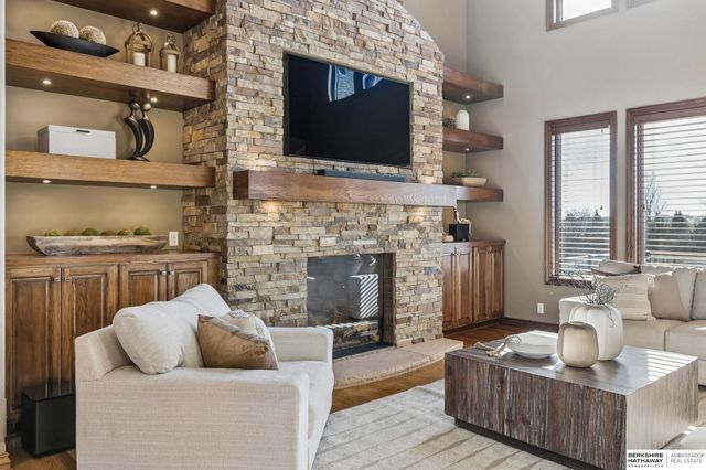 19205 Grande Avenue Circle, Omaha, NE 68022