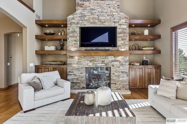 19205 Grande Avenue Circle, Omaha, NE 68022