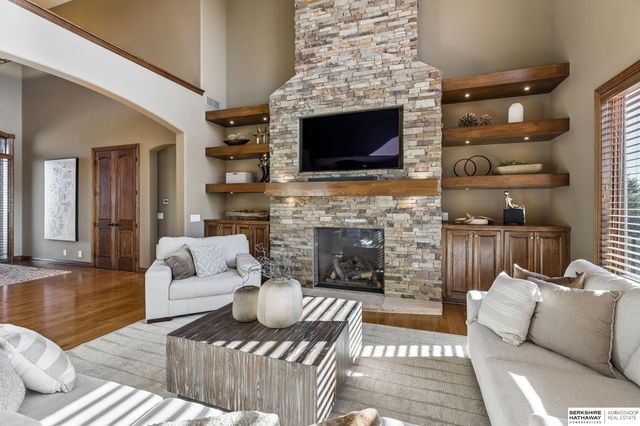 19205 Grande Avenue Circle, Omaha, NE 68022