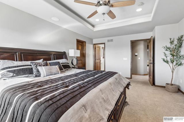 19205 Grande Avenue Circle, Omaha, NE 68022