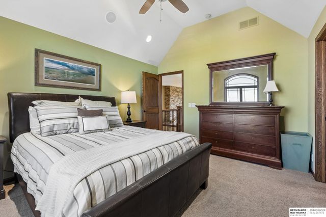 19205 Grande Avenue Circle, Omaha, NE 68022