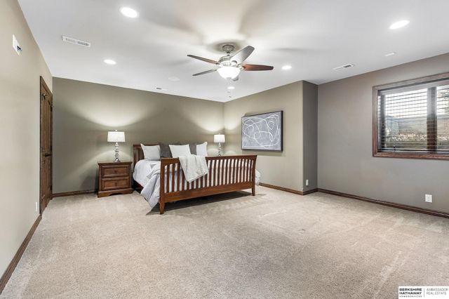 19205 Grande Avenue Circle, Omaha, NE 68022