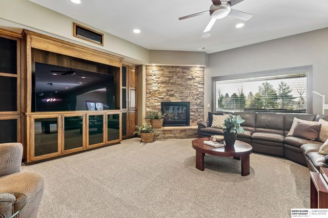 19205 Grande Avenue Circle, Omaha, NE 68022