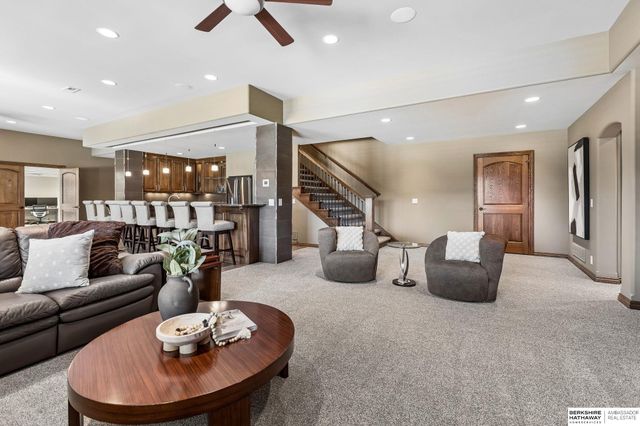 19205 Grande Avenue Circle, Omaha, NE 68022