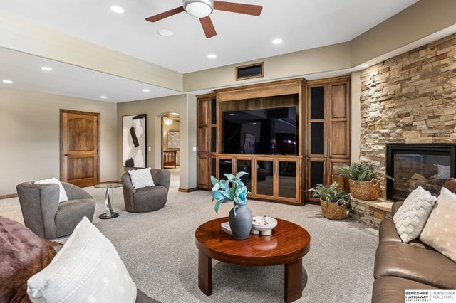 19205 Grande Avenue Circle, Omaha, NE 68022