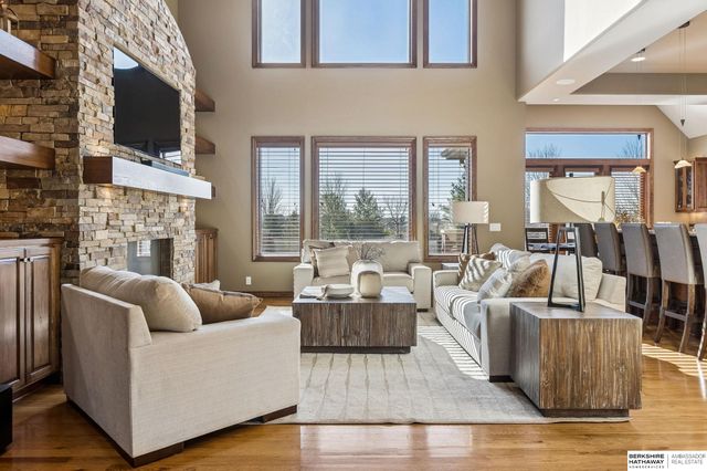 19205 Grande Avenue Circle, Omaha, NE 68022