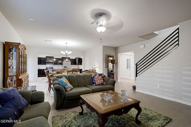 7809 Enchanted Circle, El Paso, TX 79911