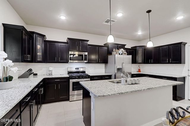 7809 Enchanted Circle, El Paso, TX 79911