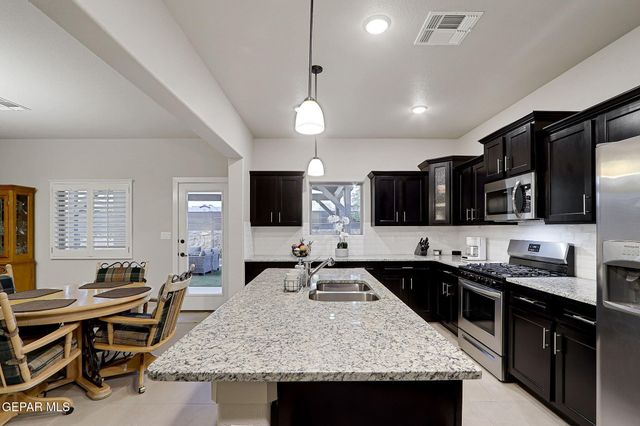 7809 Enchanted Circle, El Paso, TX 79911