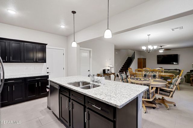 7809 Enchanted Circle, El Paso, TX 79911