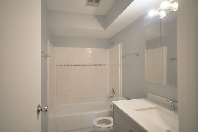 1205 Pleasant Run Drive 210, Wheeling, IL 60090