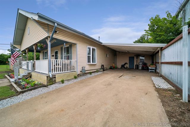 103 S 12th Street, Henryetta, OK 74437