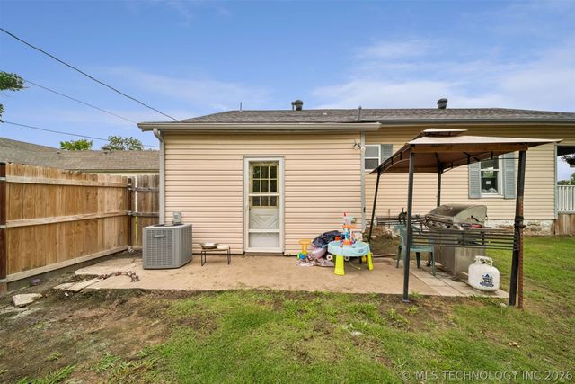 103 S 12th Street, Henryetta, OK 74437