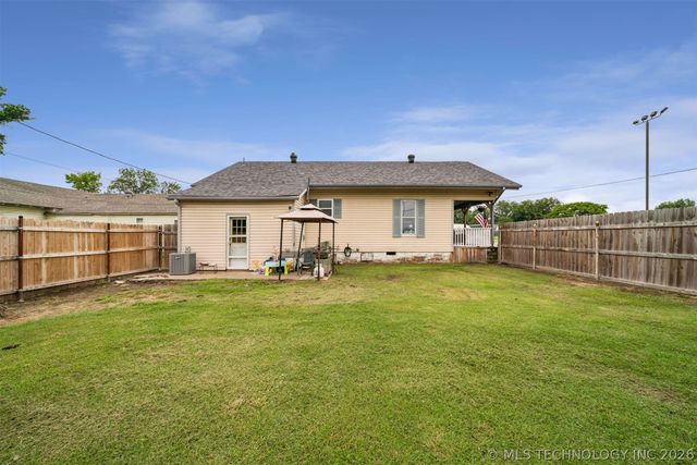 103 S 12th Street, Henryetta, OK 74437