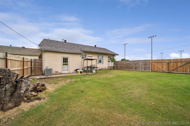 103 S 12th Street, Henryetta, OK 74437
