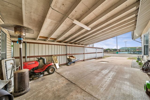 103 S 12th Street, Henryetta, OK 74437