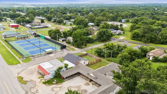 103 S 12th Street, Henryetta, OK 74437