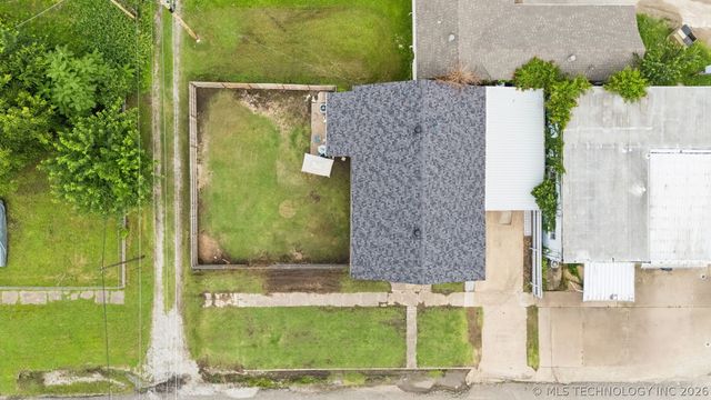 103 S 12th Street, Henryetta, OK 74437