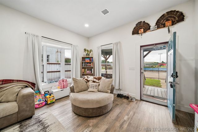 103 S 12th Street, Henryetta, OK 74437