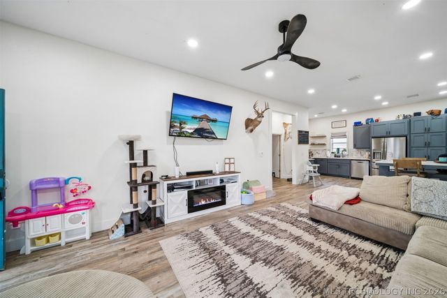 103 S 12th Street, Henryetta, OK 74437