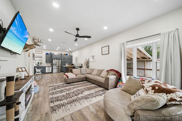 103 S 12th Street, Henryetta, OK 74437