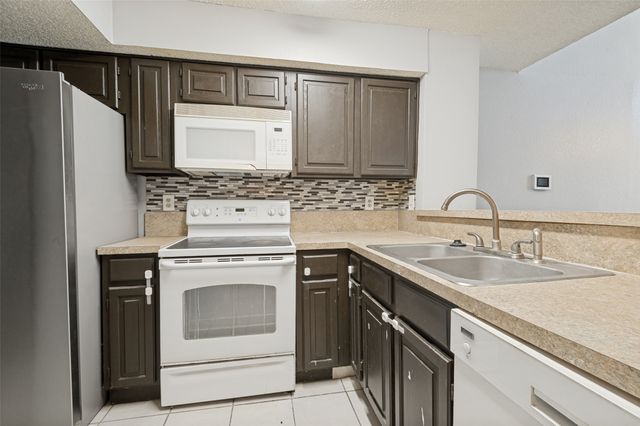 3406 Country Club Drive W 272, Irving, TX 75038