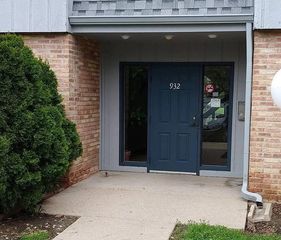 932 E Old Willow Road 102, Prospect Heights, IL 60070