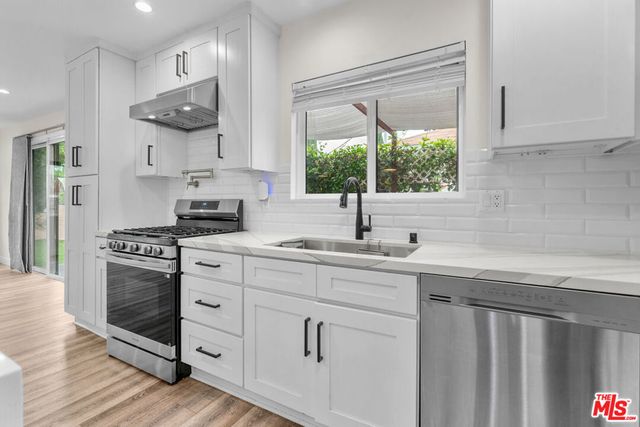 18343 Calvert Street, Tarzana, CA 91335