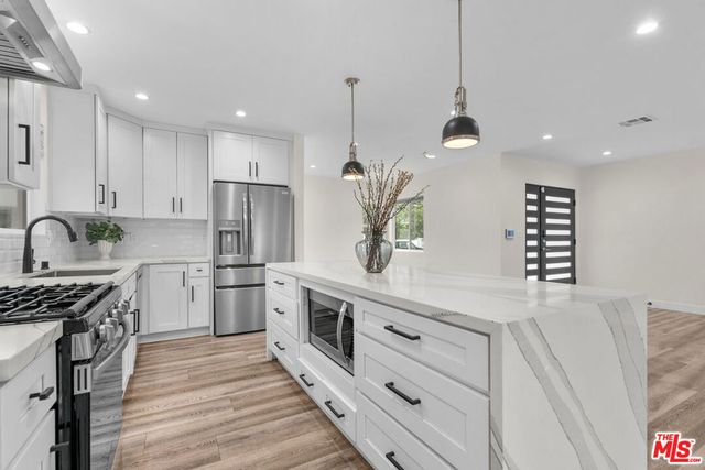 18343 Calvert Street, Tarzana, CA 91335
