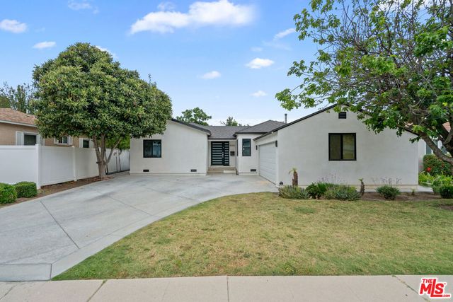 18343 Calvert Street, Tarzana, CA 91335