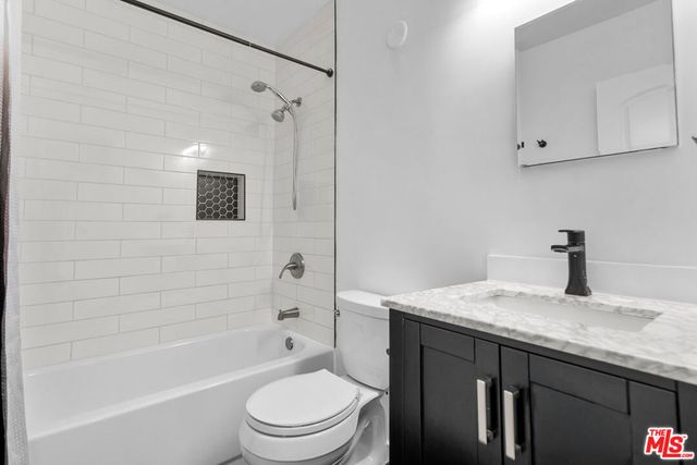 18343 Calvert Street, Tarzana, CA 91335