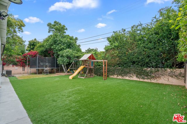 18343 Calvert Street, Tarzana, CA 91335