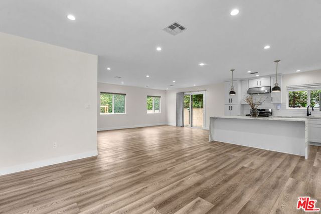 18343 Calvert Street, Tarzana, CA 91335