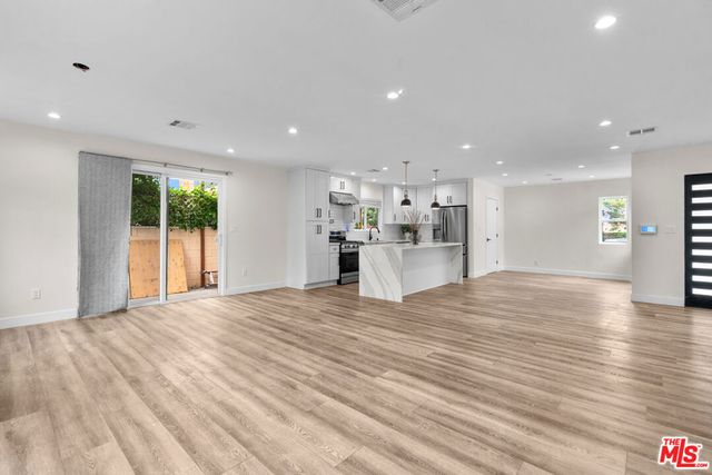 18343 Calvert Street, Tarzana, CA 91335