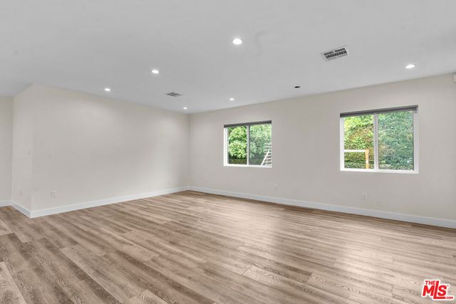 18343 Calvert Street, Tarzana, CA 91335