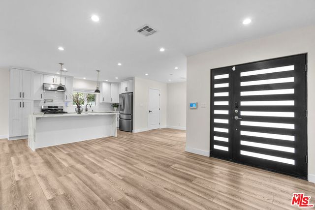18343 Calvert Street, Tarzana, CA 91335