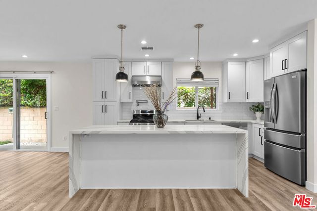 18343 Calvert Street, Tarzana, CA 91335