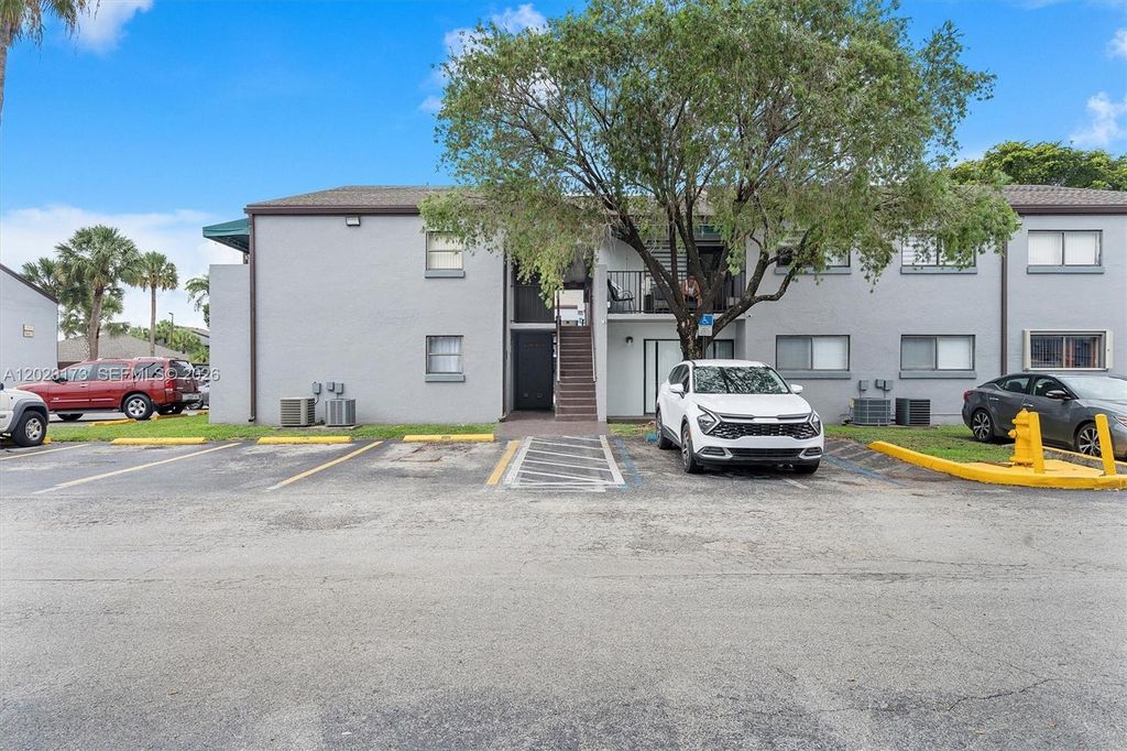 7407 SW 152nd Ave 4-103, Miami, FL 33193