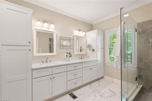 5021 Meadow Hill Court, Winston-salem, NC 27106