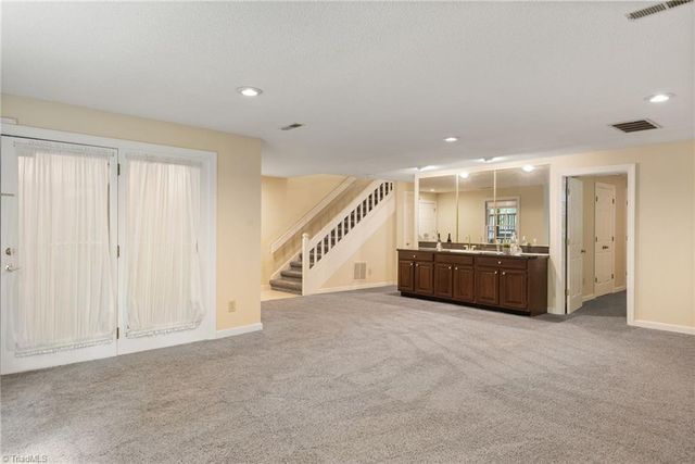 5021 Meadow Hill Court, Winston-salem, NC 27106