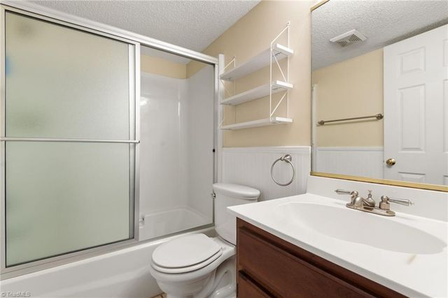 5021 Meadow Hill Court, Winston-salem, NC 27106