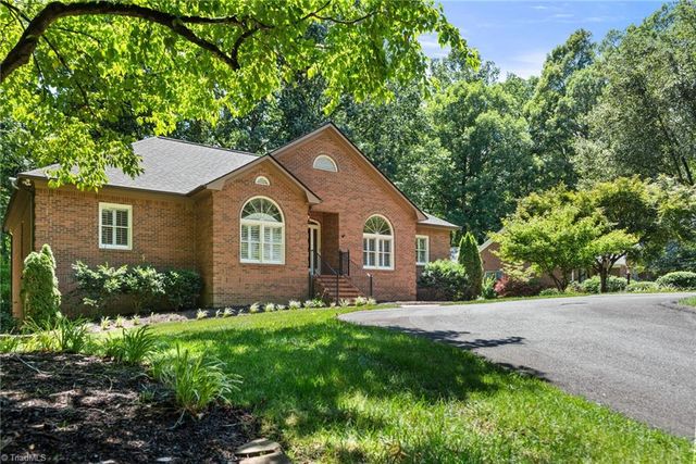 5021 Meadow Hill Court, Winston-salem, NC 27106