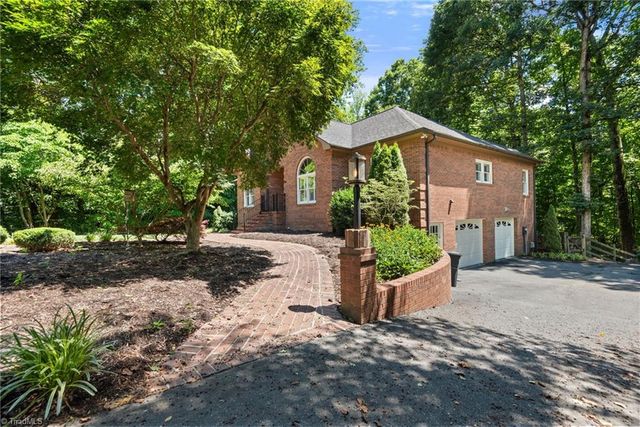 5021 Meadow Hill Court, Winston-salem, NC 27106