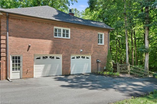 5021 Meadow Hill Court, Winston-salem, NC 27106