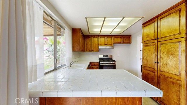 3415 Valencia Hill, Riverside, CA 92507