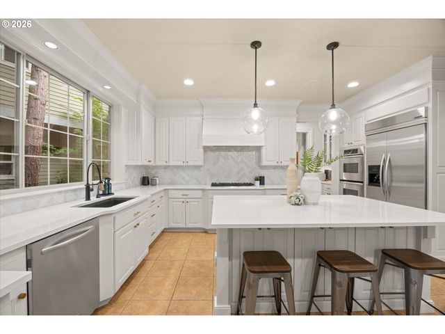 3921 NORTHHAMPTON Ct, West Linn, OR 97068