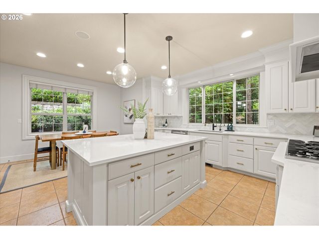 3921 NORTHHAMPTON Ct, West Linn, OR 97068