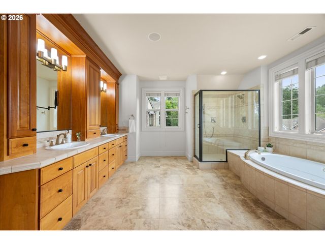 3921 NORTHHAMPTON Ct, West Linn, OR 97068