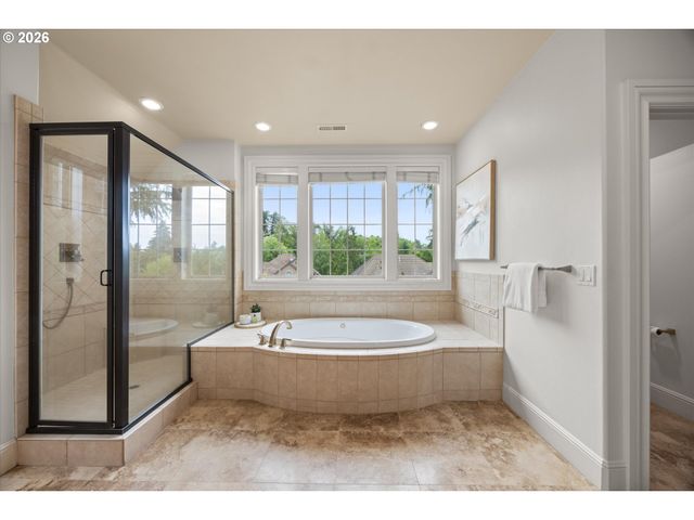 3921 NORTHHAMPTON Ct, West Linn, OR 97068