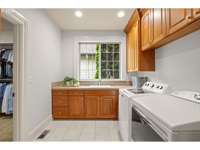 3921 NORTHHAMPTON Ct, West Linn, OR 97068